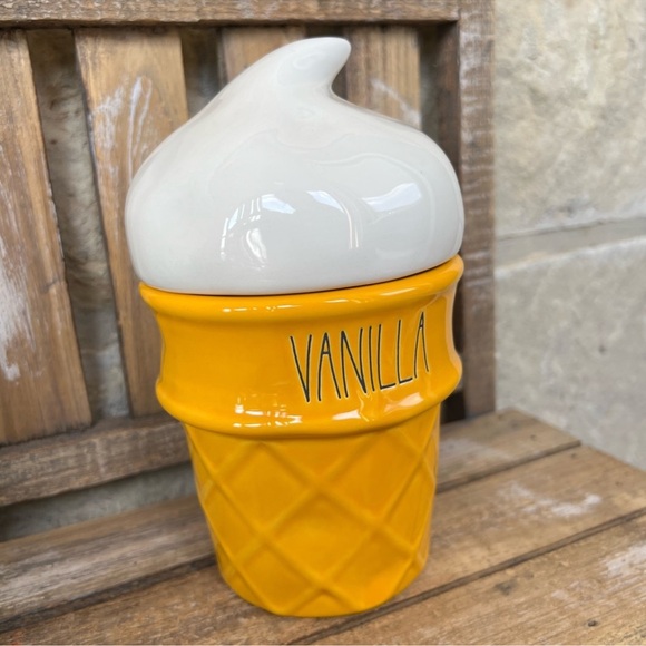🆕 Rae Dunn | "VANILLA" Ice Cream Cone Candle! - Picture 2 of 10